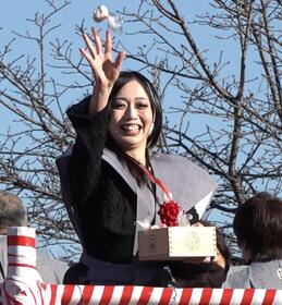 節分に豆まきを行う上谷沙弥