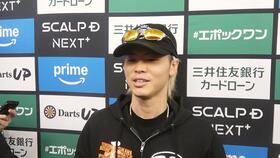 会見後に取材に応じる那須川天心