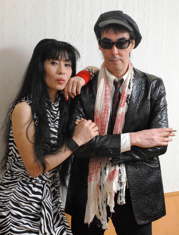 　「シーナ＆ロケッツ」のシーナさん（左）と鮎川誠＝２００８年４月