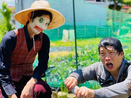 ソラシド・本坊元児（左）と水口靖一郎（提供・吉本興業）