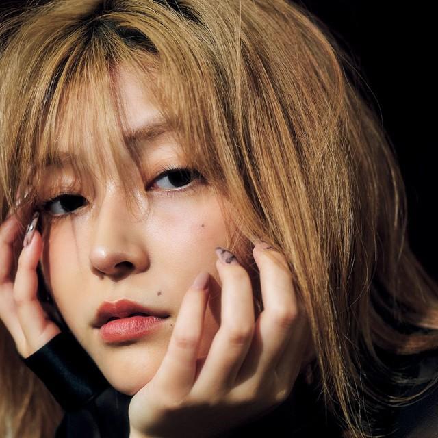 「週刊SPA!」2025年12月9日発売号に登場した櫻井おとの＝撮影：高橋慶佑、ヘアメイク：萩村千紗子、スタイリング：毛塚由恵