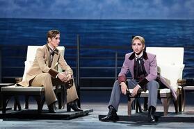 「愛するには短すぎる」桜木みなと（右）、水美舞斗＝博多座