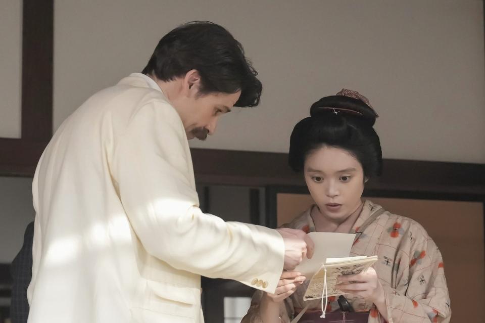 ヘブン（トミー・バストウ）から「ビア」を頼まれたトキ（高石あかり）は…