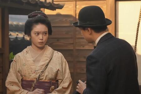 錦織（吉沢亮）から恋の邪魔を頼まれ戸惑うトキ（高石あかり）