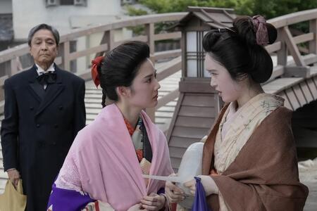 トキ（高石あかり・右）に詰め寄るリヨ（北香那）…！