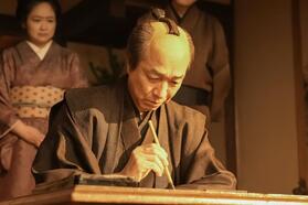 勘右衛門（小日向文世）は日本人になるヘブンのために名前を考えていた