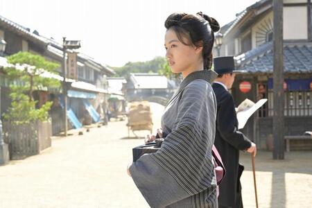 東京で暮らす、身寄りのない直美（上坂樹里）