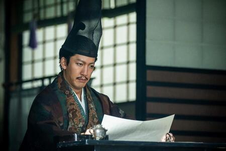 書状を手にする義昭