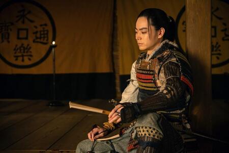 陣幕の中、思案する半兵衛