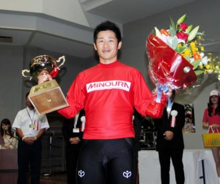 　持ち前の決め脚を発揮して４度目の記念制覇を飾った志智俊夫