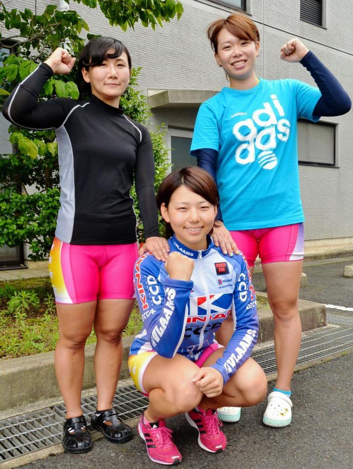 ３日の奈良競輪でデビューする１０８期生の３人（左から）溝口香奈、元砂七夕美、岡崎優美