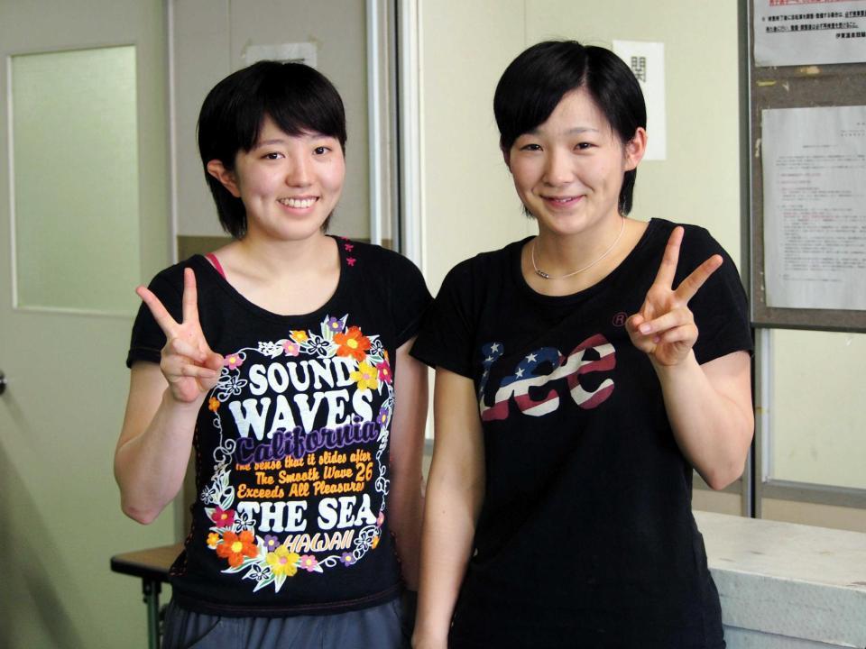 　１１０期の卒業記念レースを優勝した土屋珠里（左）と在校１位の鈴木奈央