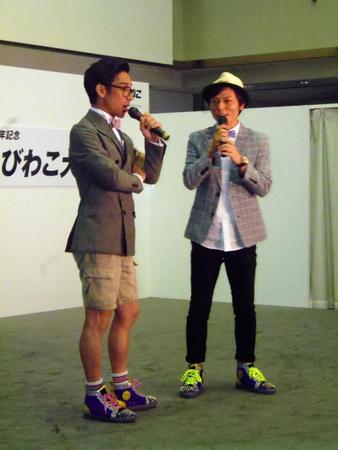 引退後初のトークショーを行った鎌田義（左）