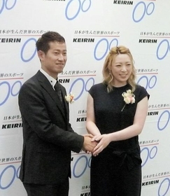 初めてファン投票1位に輝いた脇本雄太(左)と3年連続1位の児玉碧衣