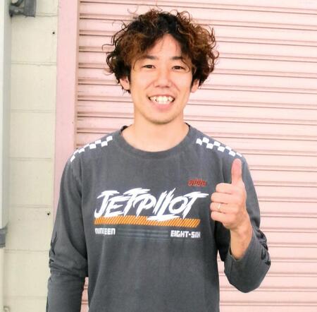 　足にはＯＫサインを出す小原聡将