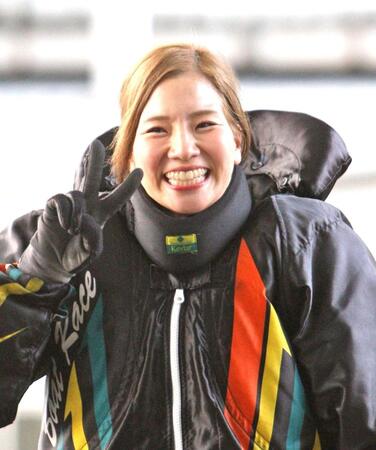 　白星発進に笑顔でＶサインの富樫麗加