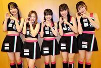 　岐阜競輪でパフォーマンスを行ったＧＧＧ（左から）ＲＩＯ、ＭＯＭＯ、ＭＩＲＥＩ、ＭＡＹＡ、ＳＨＩＯＮ