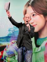 トークショーを盛り上げる笹野高史＝桐生ボート（撮影・堀内翔）