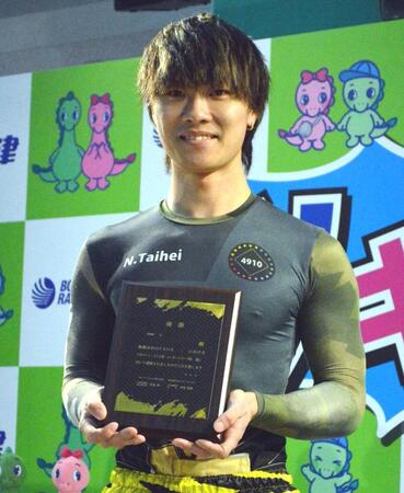 　通算７度目、今年２度目の優勝を飾った中村泰平