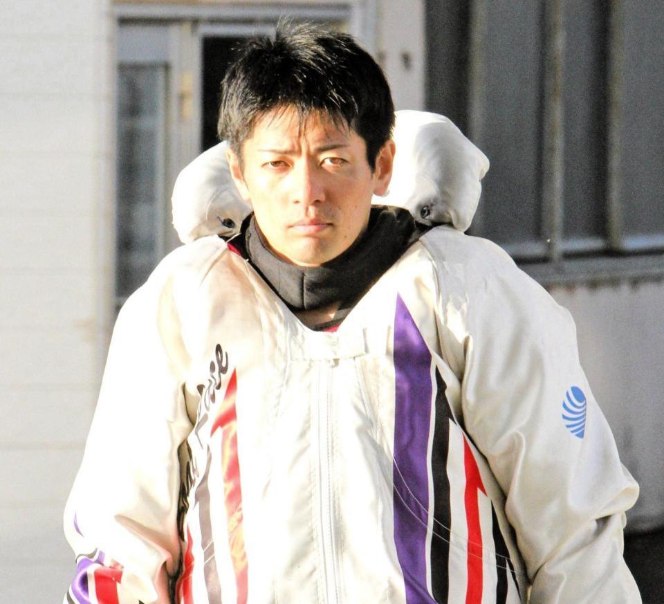 　優勝に向けて差し一本勝負を狙う島村隆幸