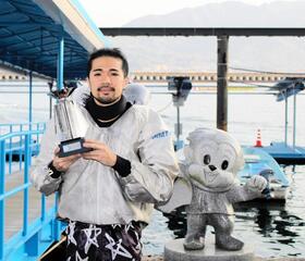 キッチリと逃げ切り、宮島初Ｖを飾った今泉友吾