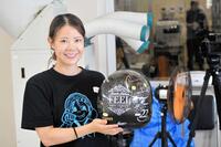 　安室奈美恵さんのイメージカラーである黒のヘルメットを愛用する米丸乃絵