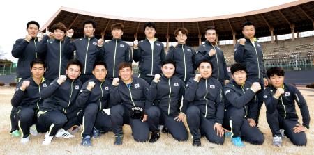 　活躍を誓って一致団結する韓国代表１６人