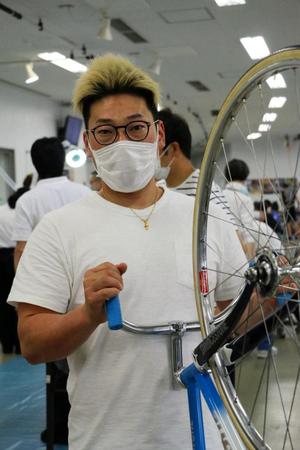豪脚を繰り出す原田研太朗