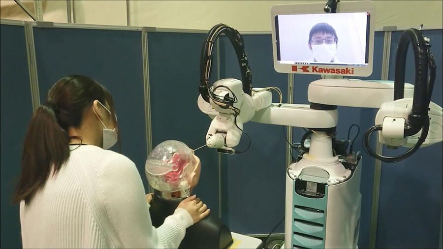 ＰＣＲ検査時、患者と医療関係者を離し感染防止を可能とするロボットシステム案　提供：神戸市