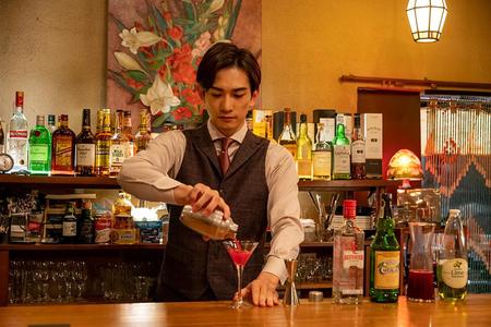 　町田啓太の連ドラ初主演作『西荻窪 三ツ星洋酒堂』（ＭＢＳ・２０２１年）