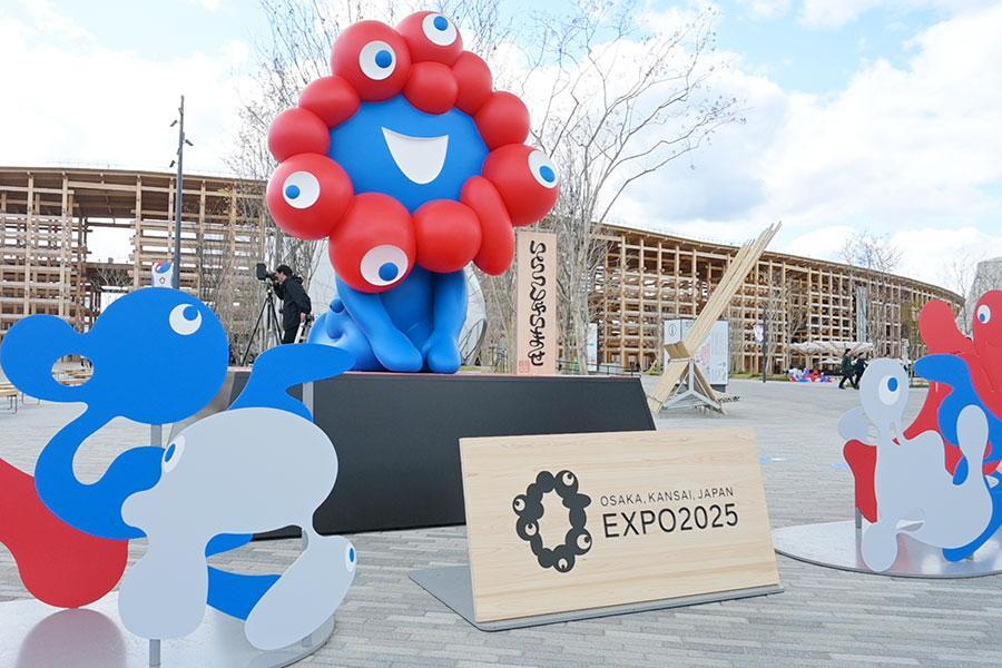 　万博会場の東ゲートすぐでお出迎えしてくれるミャクミャク