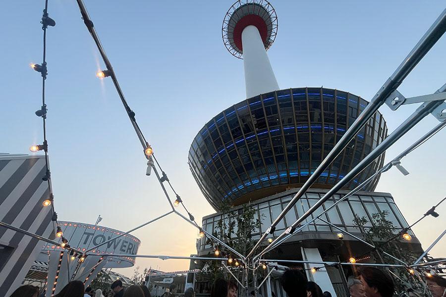 　｢ＴＯＷＥＲＬＡＮＤ」より、京都タワー展望室の真下という開放的な空間が魅力