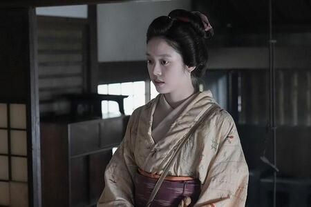 『ばけばけ』第４８回より。寝込むヘブンに不安を募らせるトキ（高石あかり）（Ｃ）ＮＨＫ