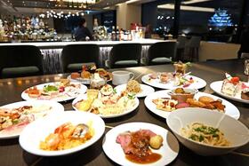 「ダブルツリー ｂｙヒルトン大阪城」の６階で、大阪城のライトアップと、バリエーション豊かな料理とスイーツの食べ放題が堪能できる