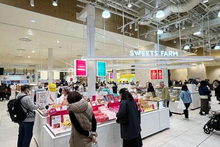 「阪神梅田本店」1階はリニューアルで、スイーツの新店が増加（Lmaga.jp撮影）