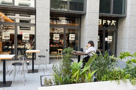 　「ヨドヤバ」では都会の真ん中で外飲みも（Ｌｍａｇａ.ｊｐ撮影）