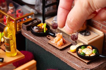 ミニチュアビストロ 展示作品（C）こいなつ