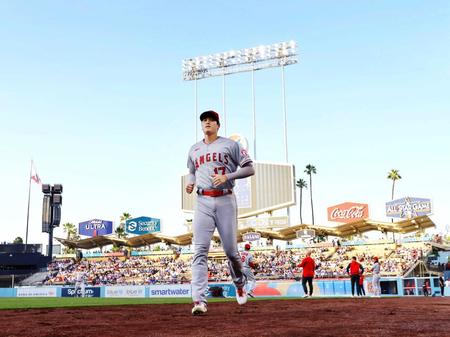 　ドジャースへの移籍を発表した大谷（共同）