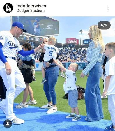 　ドジャース夫人会のインスタグラム＠ｌａｄｏｄｇｅｒｗｉｖｅｓより