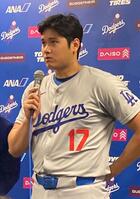 　試合後に会見する大谷翔平（撮影・小林信行）