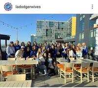 　第４戦で集結した奥さまたち。ドジャーワイブスのインスタグラム（ｌａｄｏｄｇｅｒｗｉｖｅｓ）