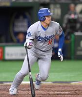 　５回、右前打を放つ大谷