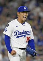 　試合中、雄たけびを上げる山本由伸（提供・共同通信社）