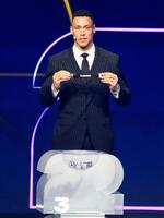 　サッカーＷ杯北中米３カ国大会の組み合わせ抽選会でアシスタントを務めた米大リーグ、ヤンキースのアーロン・ジャッジ（共同）