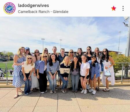 ドジャーワイブスのインスタグラム（ｌａｄｏｄｇｅｒｗｉｖｅｓ）より
