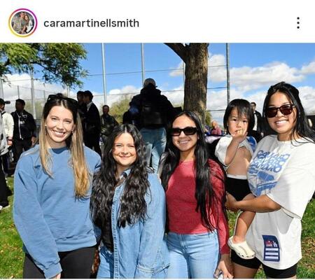 スミスのカラ夫人、ベシアのケイラ夫人ら。カラ夫人のインスタグラム（ｃａｒａｍａｒｔｉｎｅｌｌｓｍｉｔｈ）より