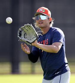 　キャッチボールするアストロズ・今井＝ウェストパームビーチ（共同）