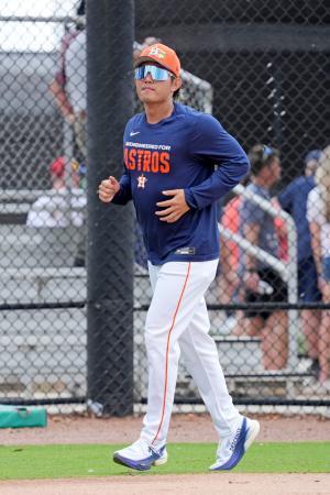 　調整するアストロズ・今井＝ウェストパームビーチ（共同）