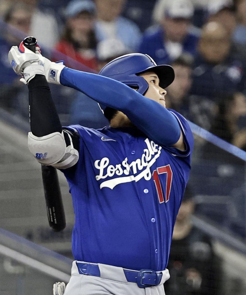６回、２試合連続本塁打となる３号ソロを放つ大谷（提供・共同通信社）