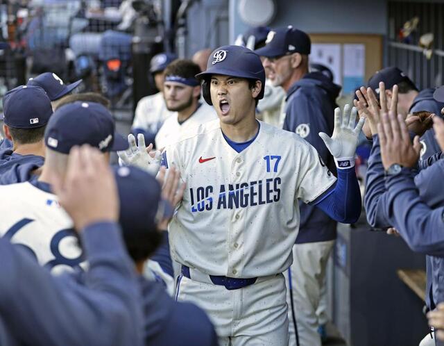 ド軍本拠地に大物芸能人！圧倒的オーラ